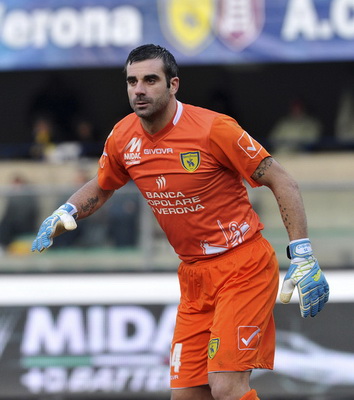 WTT总决赛：林诗栋／蒯曼1-3不敌林仲勋／申裕斌无缘决赛（林诗栋／蒯曼1-3负于林仲勋／申裕斌，WTT总决赛无缘争冠）